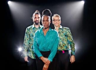 SANDRA NKAKE EN CONCERT A CARROS